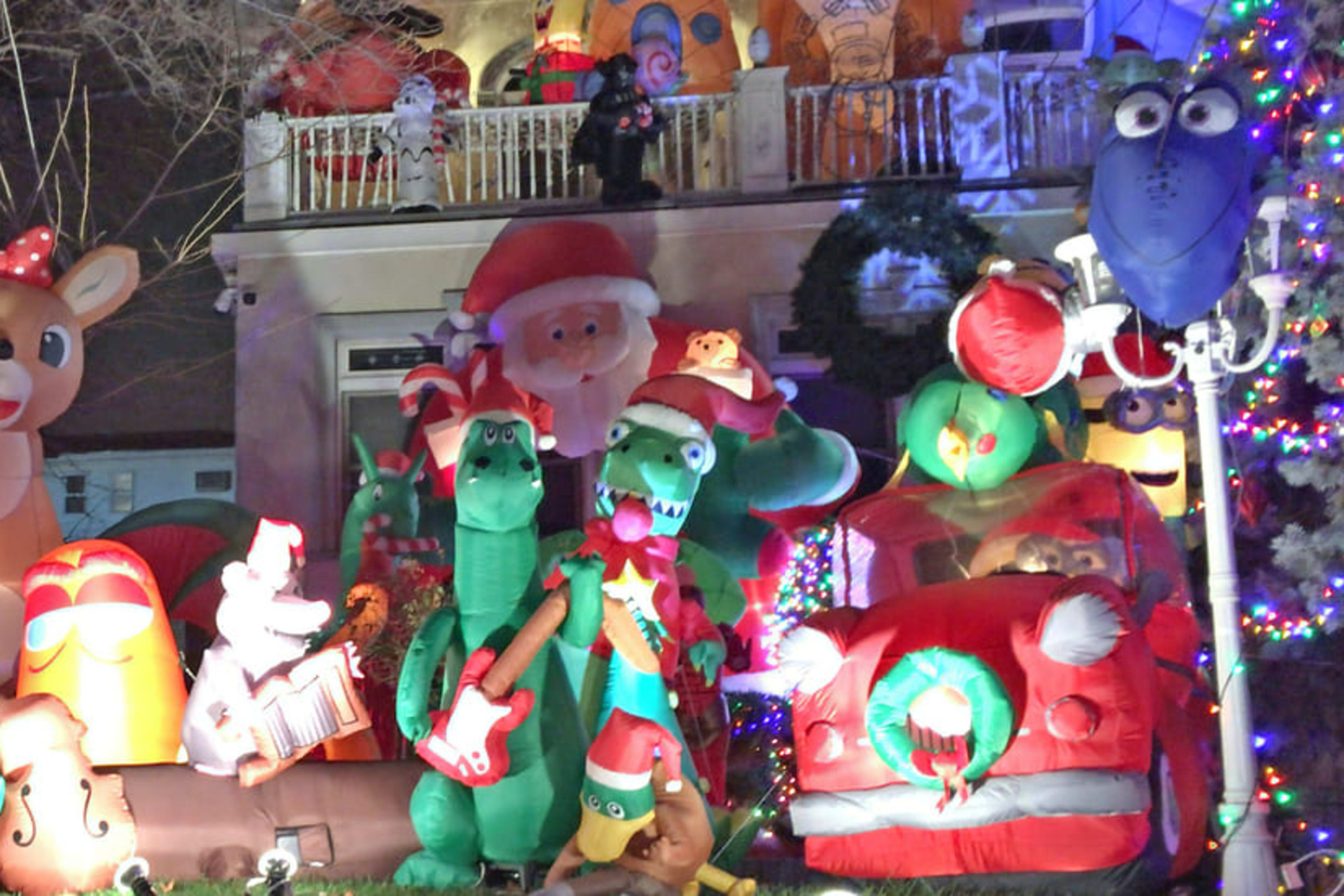 Christmas Lights Walking Tour of Brooklyn | The New York Pass®